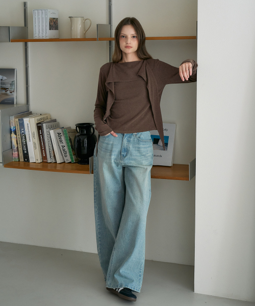 DEHEVE（デヘヴェ）の「Drape Scarf Long Sleeve [Brown]（Tシャツ/カットソー・レディース・ブラウン・OS）」の2枚目の写真