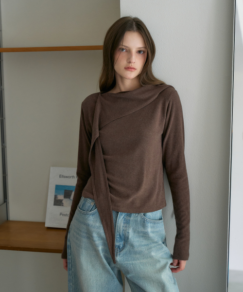DEHEVE（デヘヴェ）の「Drape Scarf Long Sleeve [Brown]（Tシャツ/カットソー・レディース・ブラウン・OS）」の6枚目の写真