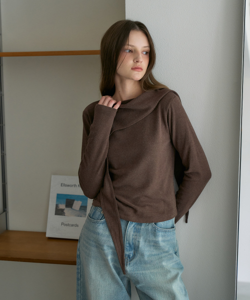DEHEVE（デヘヴェ）の「Drape Scarf Long Sleeve [Brown]（Tシャツ/カットソー・レディース・ブラウン・OS）」の7枚目の写真