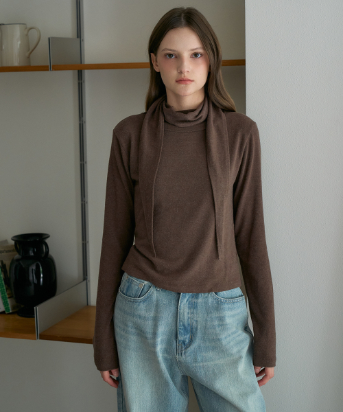 DEHEVE（デヘヴェ）の「Drape Scarf Long Sleeve [Brown]（Tシャツ/カットソー・レディース・ブラウン・OS）」の8枚目の写真