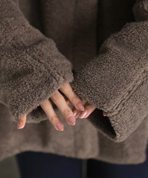 HUG.U(ハグユー)の「もこもこ。 ハイネックミディボアコート(ブルゾン・レディース・ヘザーグレー/ダークブラウン/ブラック・FREE)」の5枚目の写真