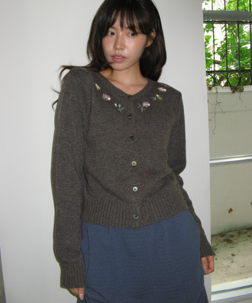 RONRON(ロンロン)の「EMBO FRILL MIDI SKIRT NAVY(スカート・レディース・その他・FREE)」の2枚目の写真