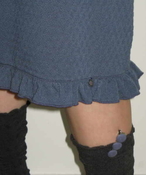 RONRON(ロンロン)の「EMBO FRILL MIDI SKIRT NAVY(スカート・レディース・その他・FREE)」の3枚目の写真