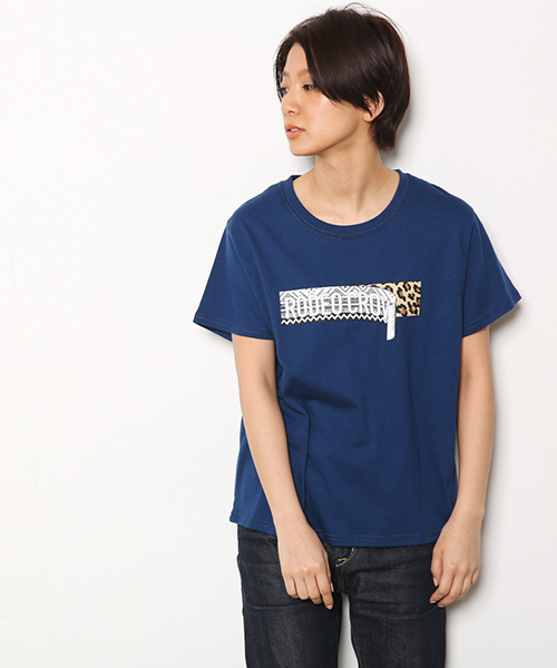 RODEO CROWNS WIDE BOWL(ロデオクラウンズワイドボウル)の「W STICKER Tシャツ(Tシャツ/カットソー・レディース・ブラック/ホワイト/レッド/ネイビー・FREE)」の4枚目の写真
