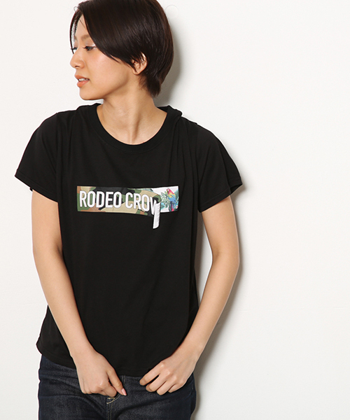 RODEO CROWNS WIDE BOWL(ロデオクラウンズワイドボウル)の「W STICKER Tシャツ(Tシャツ/カットソー・レディース・ブラック/ホワイト/レッド/ネイビー・FREE)」の3枚目の写真