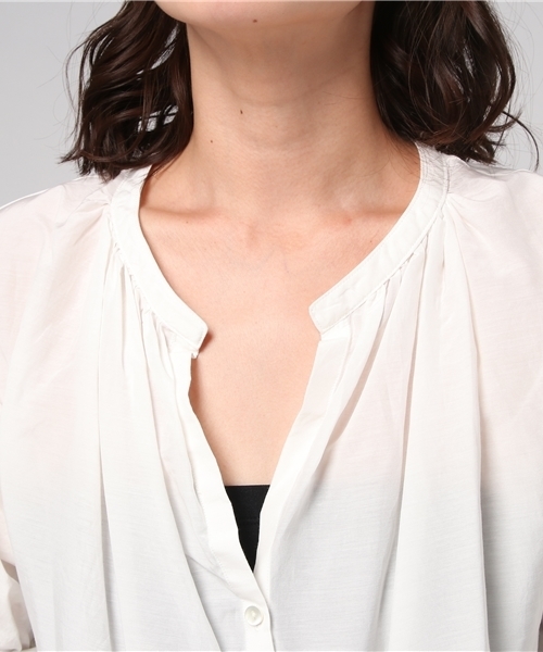 SHIPS for women（シップスフォーウィメン）の「コットンシルクボリュームスリーブスキッパー（シャツ/ブラウス・レディース・ホワイト系その他/ブラック/ロイヤルブルー・ONE SIZE）」の7枚目の写真