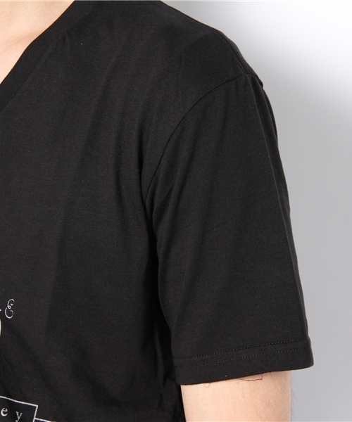 BEAMS LIGHTS Men's（ビームスライツ メンズ）の「□BEAMS LIGHTS / プリントVネックTシャツ（Tシャツ/カットソー・メンズ・ライトグレー/ブラック・SMALL/MEDIUM/LARGE）」の6枚目の写真