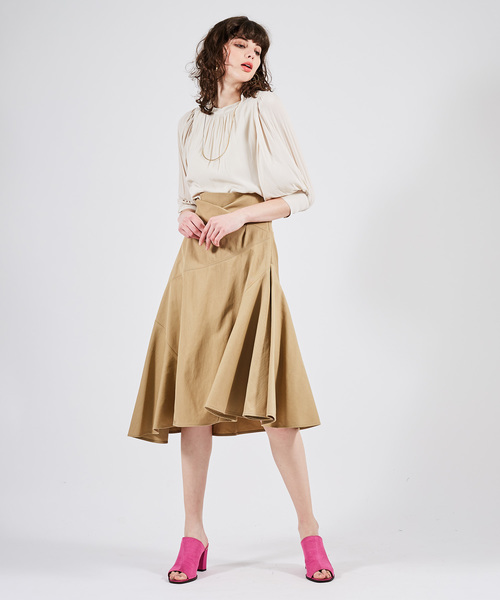 UNITED TOKYO（ユナイテッドトウキョウ）の「ボリュームスリーブハイネックブラウス（シャツ/ブラウス・レディース・オフホワイト/パープル/ブラック/グリーン/ベージュ・1）」の18枚目の写真