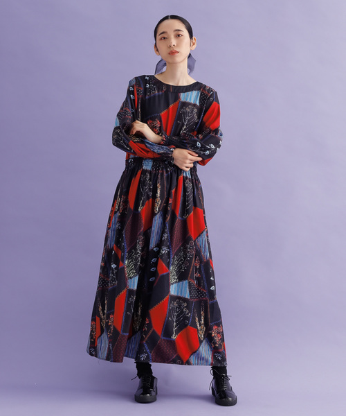 merlot plus（メルロープリュス）の「フローラルブランケット柄ウエストシャーリングワンピース7860（ワンピース・レディース・ブラック/ブラウン・FREE）」の2枚目の写真