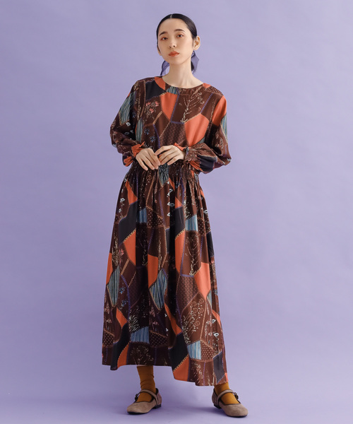 merlot plus（メルロープリュス）の「フローラルブランケット柄ウエストシャーリングワンピース7860（ワンピース・レディース・ブラック/ブラウン・FREE）」の7枚目の写真