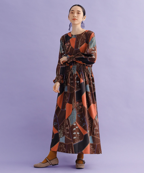 merlot plus（メルロープリュス）の「フローラルブランケット柄ウエストシャーリングワンピース7860（ワンピース・レディース・ブラック/ブラウン・FREE）」の8枚目の写真