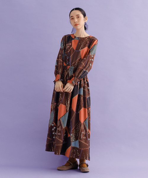 merlot plus（メルロープリュス）の「フローラルブランケット柄ウエストシャーリングワンピース7860（ワンピース・レディース・ブラック/ブラウン・FREE）」の10枚目の写真