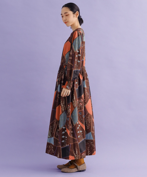 merlot plus（メルロープリュス）の「フローラルブランケット柄ウエストシャーリングワンピース7860（ワンピース・レディース・ブラック/ブラウン・FREE）」の12枚目の写真