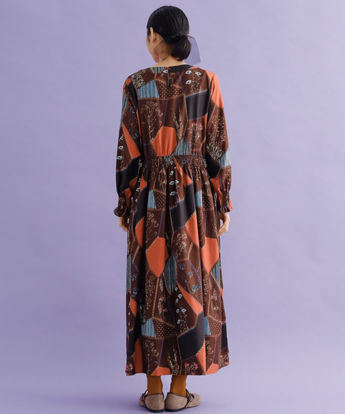 merlot plus（メルロープリュス）の「フローラルブランケット柄ウエストシャーリングワンピース7860（ワンピース・レディース・ブラック/ブラウン・FREE）」の13枚目の写真