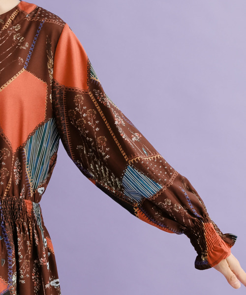 merlot plus（メルロープリュス）の「フローラルブランケット柄ウエストシャーリングワンピース7860（ワンピース・レディース・ブラック/ブラウン・FREE）」の15枚目の写真