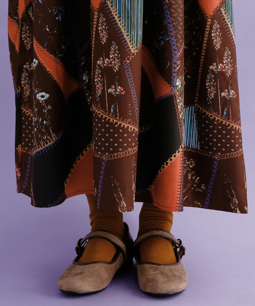 merlot plus（メルロープリュス）の「フローラルブランケット柄ウエストシャーリングワンピース7860（ワンピース・レディース・ブラック/ブラウン・FREE）」の17枚目の写真