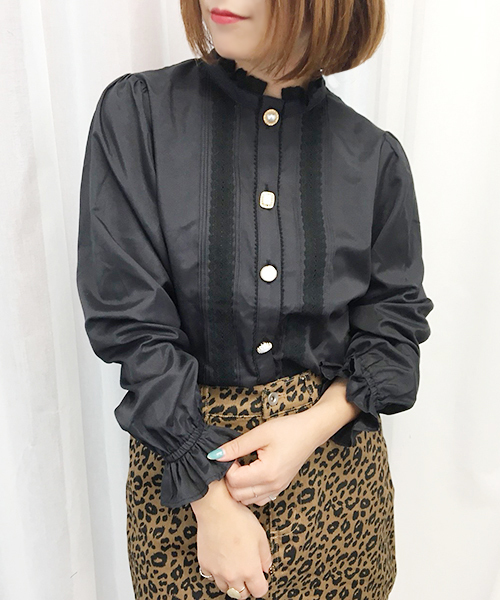 apres jour(アプレジュール)の「イロイロボタンスタンドレースブラウス【ZOZOTOWN限定アイテム】(シャツ/ブラウス・レディース・ブラック/オフホワイト/ラベンダー・フリー)」の2枚目の写真