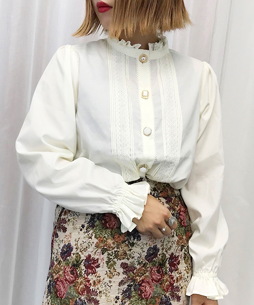 apres jour(アプレジュール)の「イロイロボタンスタンドレースブラウス【ZOZOTOWN限定アイテム】(シャツ/ブラウス・レディース・ブラック/オフホワイト/ラベンダー・フリー)」の4枚目の写真