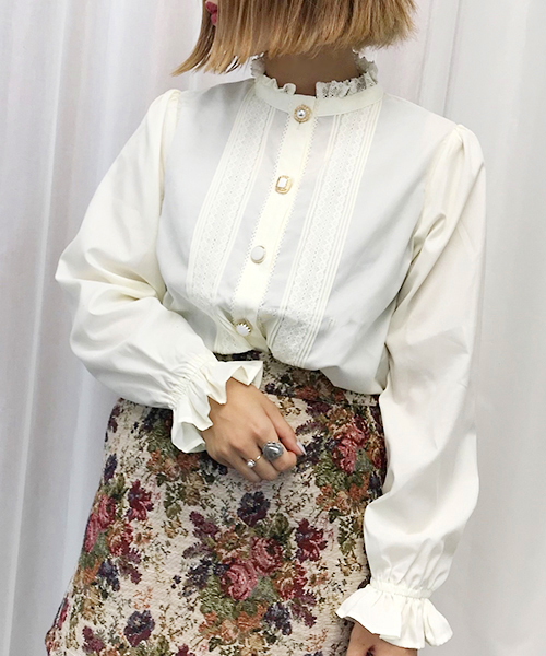 apres jour(アプレジュール)の「イロイロボタンスタンドレースブラウス【ZOZOTOWN限定アイテム】(シャツ/ブラウス・レディース・ブラック/オフホワイト/ラベンダー・フリー)」の5枚目の写真