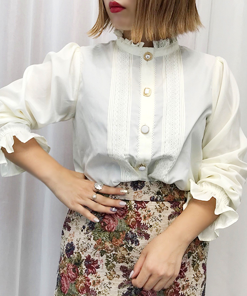 apres jour(アプレジュール)の「イロイロボタンスタンドレースブラウス【ZOZOTOWN限定アイテム】(シャツ/ブラウス・レディース・ブラック/オフホワイト/ラベンダー・フリー)」の6枚目の写真