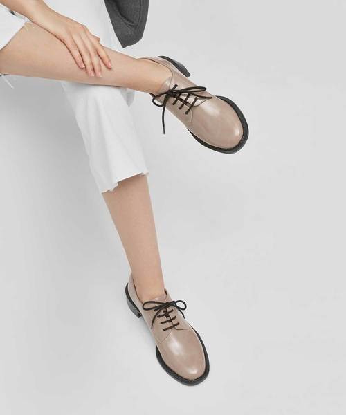 CHARLES & KEITH(チャールズ & キース)の「クラシックダービーシューズ / Classic Derby Shoes(ローファー・レディース・ダークブルー/ライトベージュ・23cm/23.5cm/24.5cm/25cm/25.5cm)」の3枚目の写真