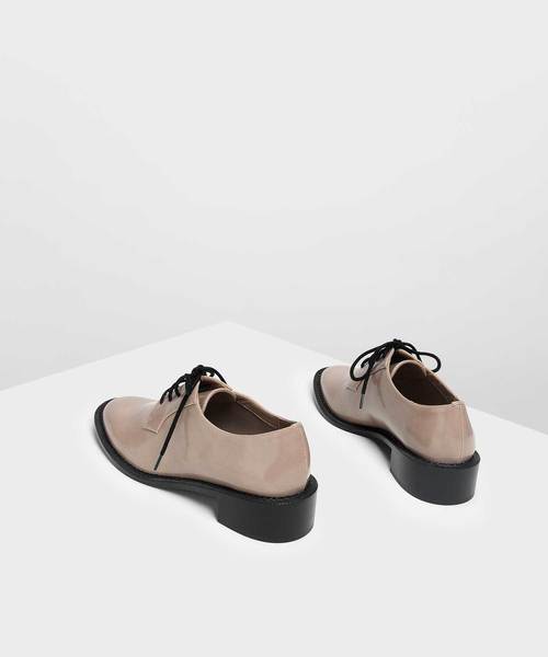 CHARLES & KEITH(チャールズ & キース)の「クラシックダービーシューズ / Classic Derby Shoes(ローファー・レディース・ダークブルー/ライトベージュ・23cm/23.5cm/24.5cm/25cm/25.5cm)」の5枚目の写真
