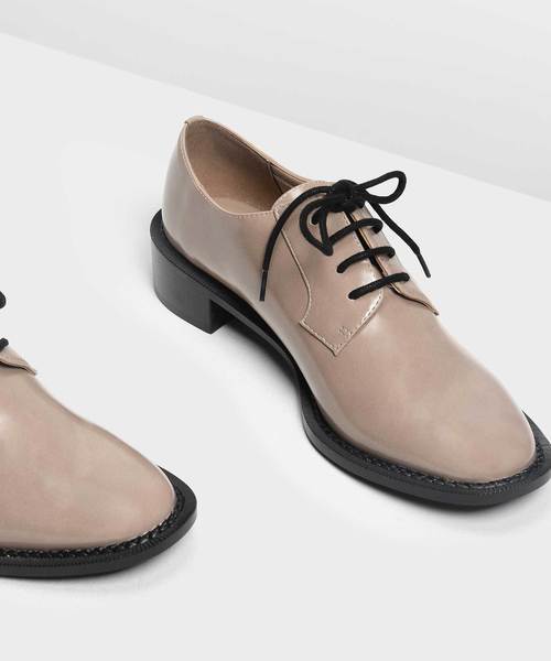 CHARLES & KEITH(チャールズ & キース)の「クラシックダービーシューズ / Classic Derby Shoes(ローファー・レディース・ダークブルー/ライトベージュ・23cm/23.5cm/24.5cm/25cm/25.5cm)」の6枚目の写真