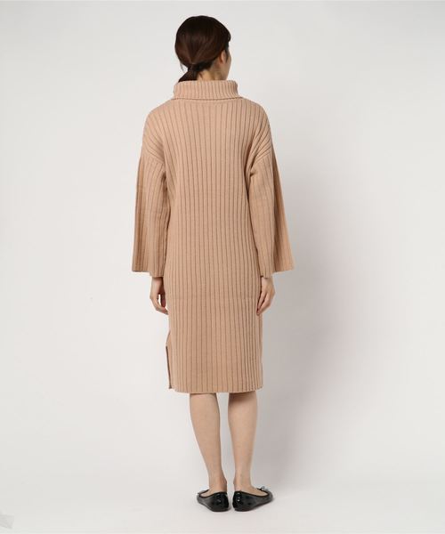 WEGO(ウィゴー)の「WEGO/オフタートルワイドリブスリットワンピース(ワンピース・レディース・ブラック/ベージュ/ブラウン・FREE)」の4枚目の写真