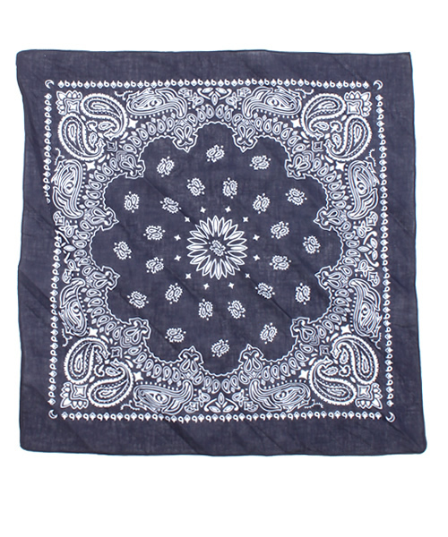 WEGO（ウィゴー）の「WEGO/ペイズリーバンダナ（バンダナ/スカーフ・レディース・ホワイト/ブラック/ブルー/サックスブルー/ネイビー/ピンク/レッド・FREE）」の4枚目の写真