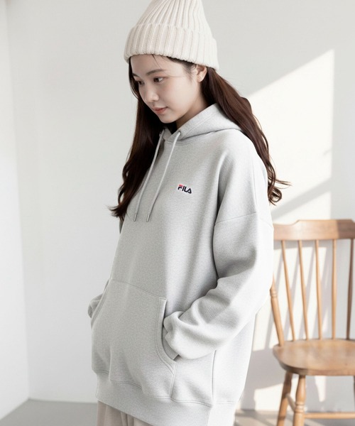 FILA（フィラ）の「【FILA/フィラ】ワンポイント ロゴ刺繍 裏起毛 スウェット プルパーカー フ―ディ（パーカー・レディース・ホワイト/ブラック/ネイビー/杢グレー/グレー系その他/グリーン系その他/セージグリーン/ブルーグレー/アッシュグレー・M/L/LL/3L）」の3枚目の写真