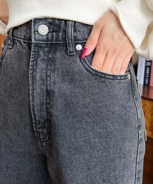 moment+（モーメントプラス）の「【累計販売枚数２5万枚突破！】デニム＆ツイルストレートパンツ（デニムパンツ・レディース・アイボリー/ミント/インディゴブルー/ブルー/サックスブルー/ピンク/オフホワイト/カーキ/ブラック/ブラウン/オレンジ/ライトグリーン/イエロー/グレイッシュベージュ/パープル/ブラック系その他/グリーン・L/S/M）」の19枚目の写真