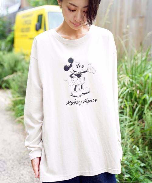Disney(ディズニー)の「【DISNEY/ディズニー】MICKY MOUSE 天竺ビッグロングTシャツ / ミッキーマウス オーバーサイズ ビッグシルエット ヴィンテージ風(Tシャツ/カットソー・レディース・オフホワイト/ベージュ/チャコールグレー・MEDIUM)」の3枚目の写真