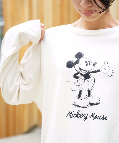 Disney(ディズニー)の「【DISNEY/ディズニー】MICKY MOUSE 天竺ビッグロングTシャツ / ミッキーマウス オーバーサイズ ビッグシルエット ヴィンテージ風(Tシャツ/カットソー・レディース・オフホワイト/ベージュ/チャコールグレー・MEDIUM)」の6枚目の写真
