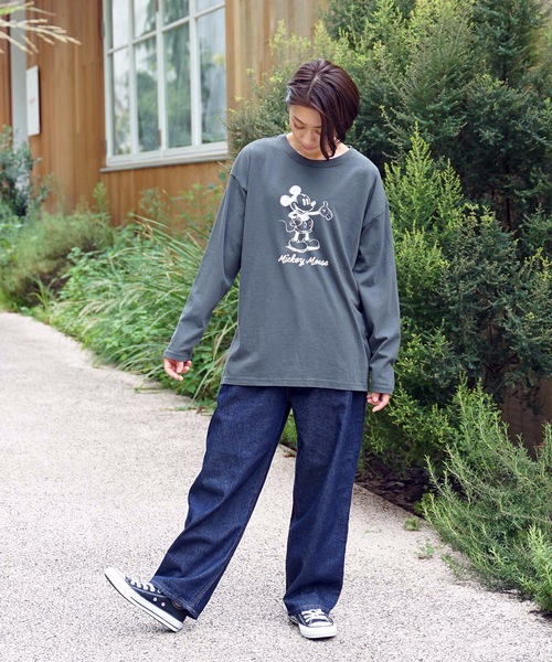 Disney(ディズニー)の「【DISNEY/ディズニー】MICKY MOUSE 天竺ビッグロングTシャツ / ミッキーマウス オーバーサイズ ビッグシルエット ヴィンテージ風(Tシャツ/カットソー・レディース・オフホワイト/ベージュ/チャコールグレー・MEDIUM)」の12枚目の写真