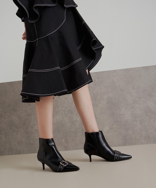 CHARLES & KEITH(チャールズ & キース)の「スタッズド アンクルブーツ / Studded Ankle Boots(ブーツ・レディース・ブラック/マルーン/ホワイト・22.5cm/23cm/23.5cm/24.5cm/25cm/25.5cm)」の11枚目の写真