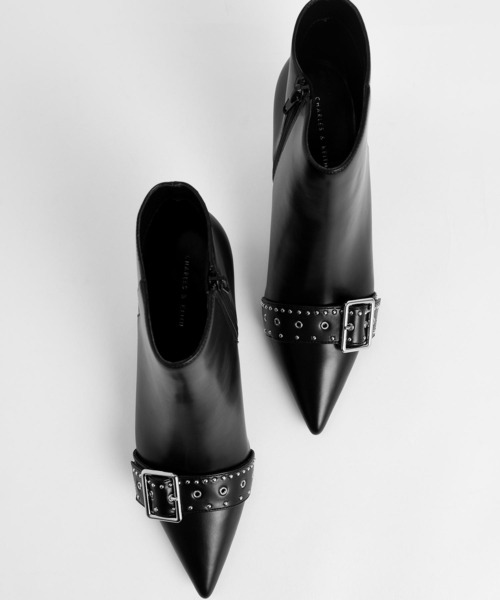 CHARLES & KEITH(チャールズ & キース)の「スタッズド アンクルブーツ / Studded Ankle Boots(ブーツ・レディース・ブラック/マルーン/ホワイト・22.5cm/23cm/23.5cm/24.5cm/25cm/25.5cm)」の17枚目の写真