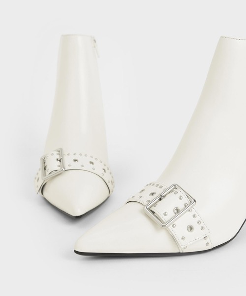 CHARLES & KEITH(チャールズ & キース)の「スタッズド アンクルブーツ / Studded Ankle Boots(ブーツ・レディース・ブラック/マルーン/ホワイト・22.5cm/23cm/23.5cm/24.5cm/25cm/25.5cm)」の7枚目の写真