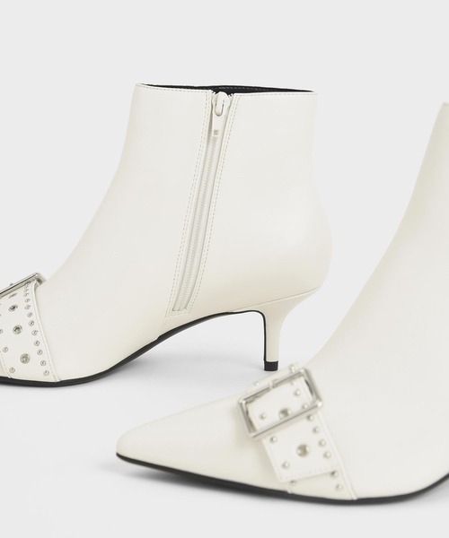 CHARLES & KEITH(チャールズ & キース)の「スタッズド アンクルブーツ / Studded Ankle Boots(ブーツ・レディース・ブラック/マルーン/ホワイト・22.5cm/23cm/23.5cm/24.5cm/25cm/25.5cm)」の9枚目の写真