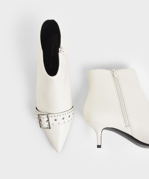 CHARLES & KEITH(チャールズ & キース)の「スタッズド アンクルブーツ / Studded Ankle Boots(ブーツ・レディース・ブラック/マルーン/ホワイト・22.5cm/23cm/23.5cm/24.5cm/25cm/25.5cm)」の10枚目の写真