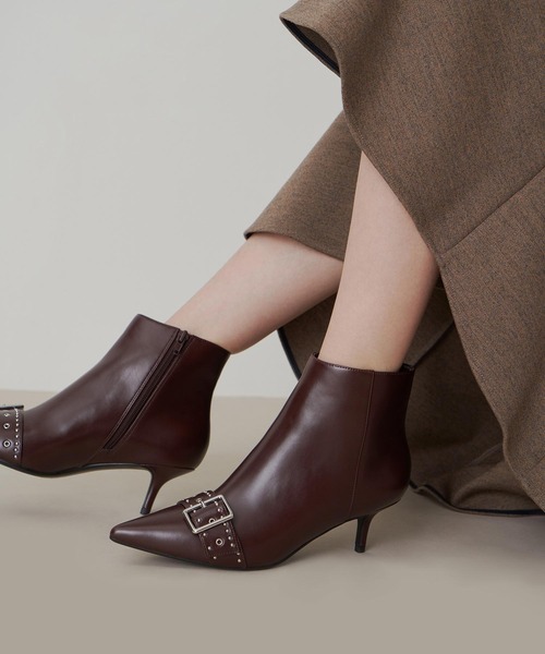 CHARLES & KEITH(チャールズ & キース)の「スタッズド アンクルブーツ / Studded Ankle Boots(ブーツ・レディース・ブラック/マルーン/ホワイト・22.5cm/23cm/23.5cm/24.5cm/25cm/25.5cm)」の18枚目の写真