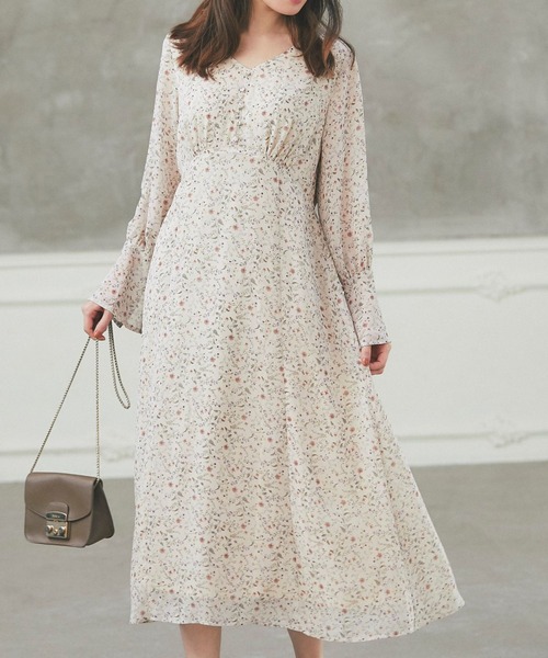 tocco closet(トッコ クローゼット)の「フレアスリーブフラワープリントワンピース(ワンピース・レディース・ベージュ・M)」の1枚目の写真