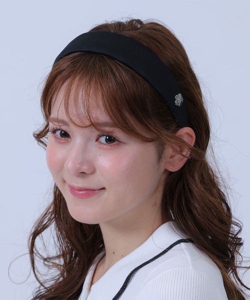 MARY QUANT(マリークワント)の「ベーシックサテン カチューシャ(カチューシャ・レディース・ベージュ/ブラック/ホワイト・FREE)」の13枚目の写真