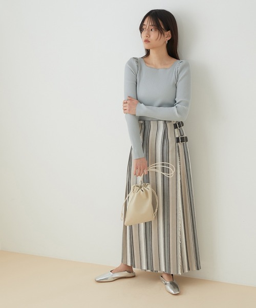 ADAM ET ROPE'(アダムエロペ)の「ソフトレザーフラット(パンプス・レディース・ブラック/ダークブラウン/オフホワイト/シルバー/イエロー・22.5cm/23.5cm/24.5cm/23.0cm/24.0cm)」の6枚目の写真