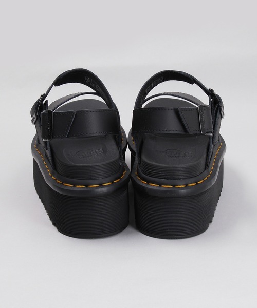 Dr. Martens（ドクターマーチン）の「【Dr.Martens /ドクターマーチン】VOSS QUAD 厚底プラットフォームサンダル（サンダル・レディース・ホワイト/ブラック・4/3/5）」の4枚目の写真