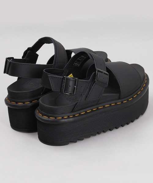 Dr. Martens（ドクターマーチン）の「【Dr.Martens /ドクターマーチン】VOSS QUAD 厚底プラットフォームサンダル（サンダル・レディース・ホワイト/ブラック・4/3/5）」の5枚目の写真