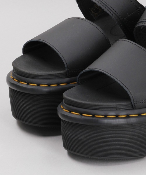 Dr. Martens（ドクターマーチン）の「【Dr.Martens /ドクターマーチン】VOSS QUAD 厚底プラットフォームサンダル（サンダル・レディース・ホワイト/ブラック・4/3/5）」の6枚目の写真