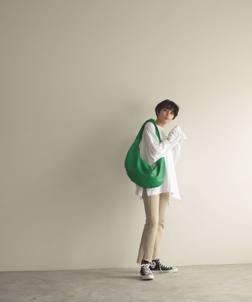 marjour（マージュール）の「OVER TEE（Tシャツ/カットソー・レディース・オフホワイト/ブラック/ベージュ・M）」の22枚目の写真