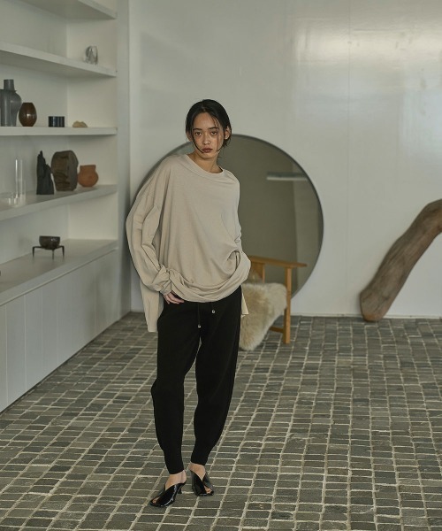 marjour（マージュール）の「OVER TEE（Tシャツ/カットソー・レディース・オフホワイト/ブラック/ベージュ・M）」の6枚目の写真