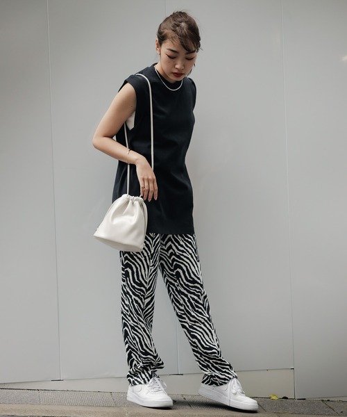 PBLIM（ページボーイリム）の「【PAGEBOYLIM】デザインノースリ（タンクトップ・レディース・オフホワイト/ブラック/パープル・MEDIUM/LARGE）」の8枚目の写真