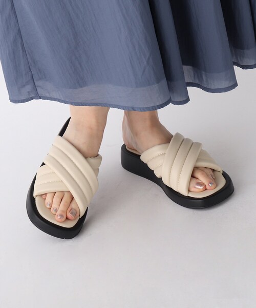 AG by aquagirl(エージーバイアクアガール)の「◆ボリュームクロスサンダル(サンダル・レディース・オフホワイト/ブラック・02/03)」の11枚目の写真